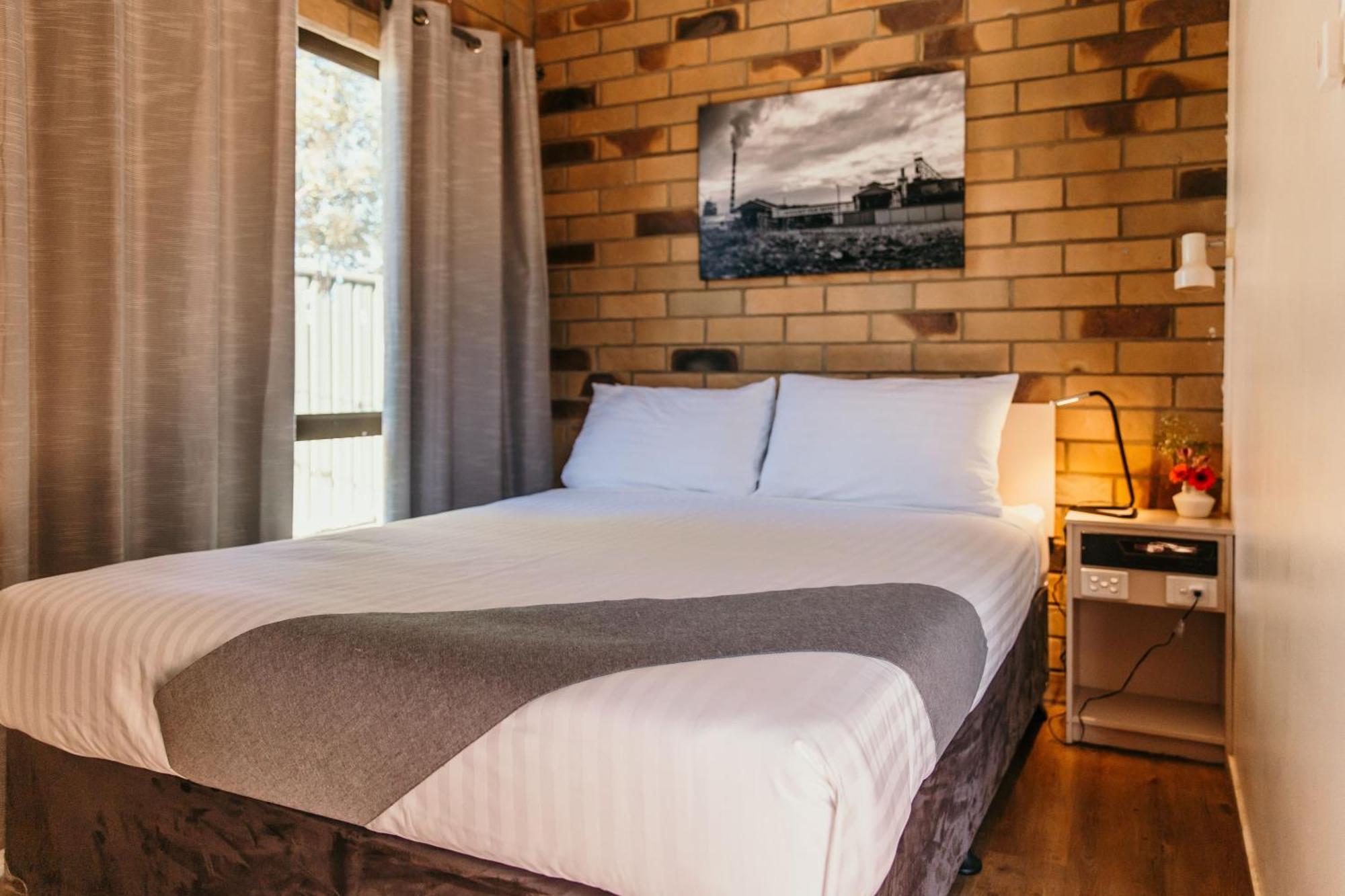 Abacus Motel Mount Isa Exteriör bild