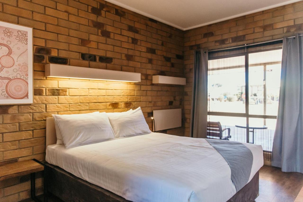 Abacus Motel Mount Isa Exteriör bild