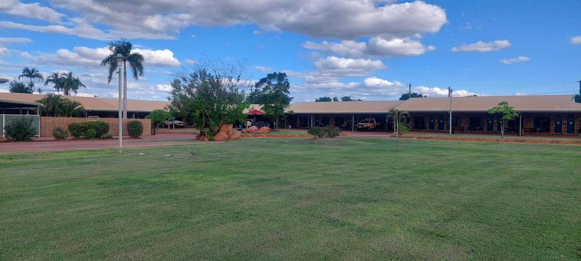 Abacus Motel Mount Isa Exteriör bild